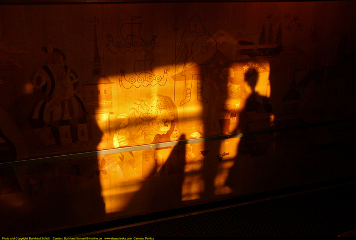 004 Liebendes Licht auf Intarsien.jpg