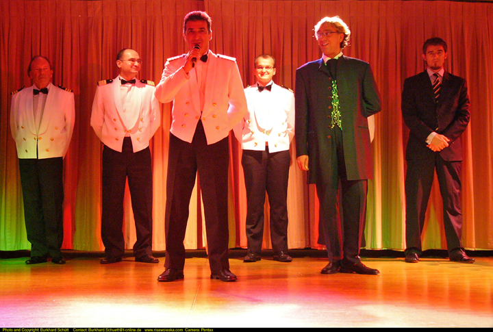 Entertainment 002.jpg